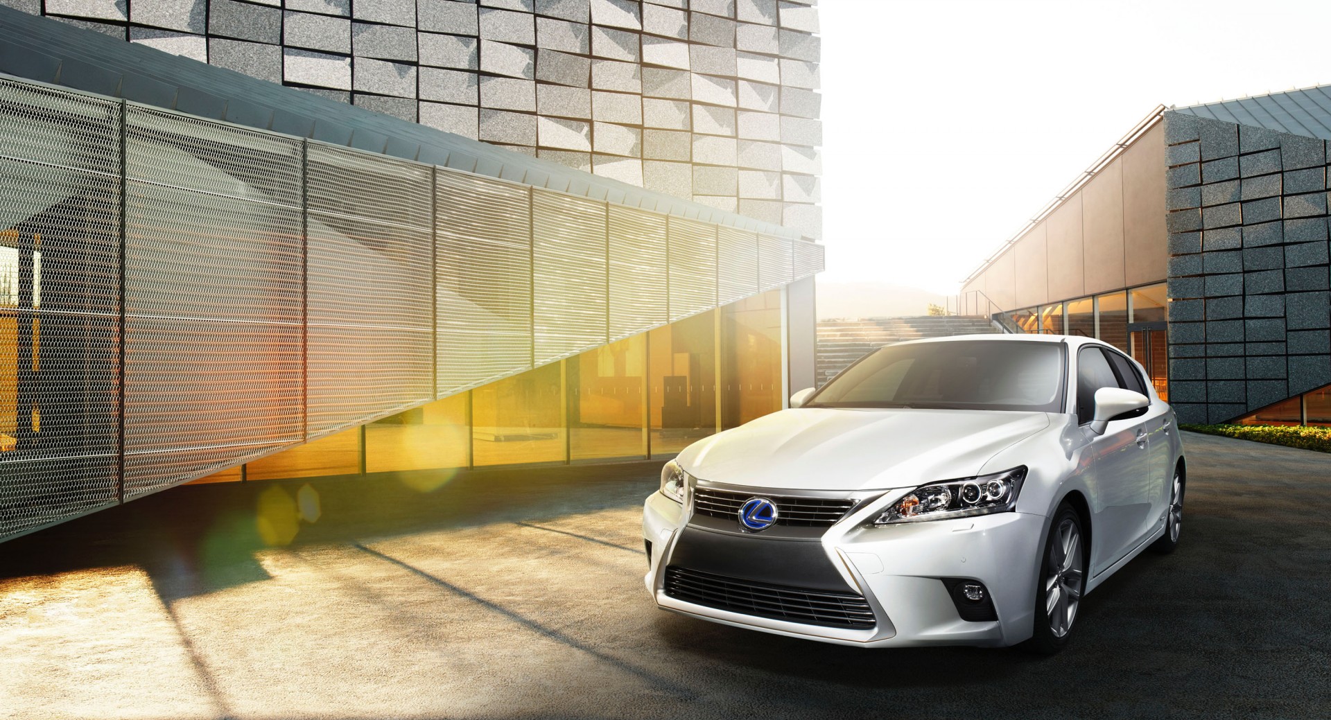 2014_Lexus_CT_200h_001