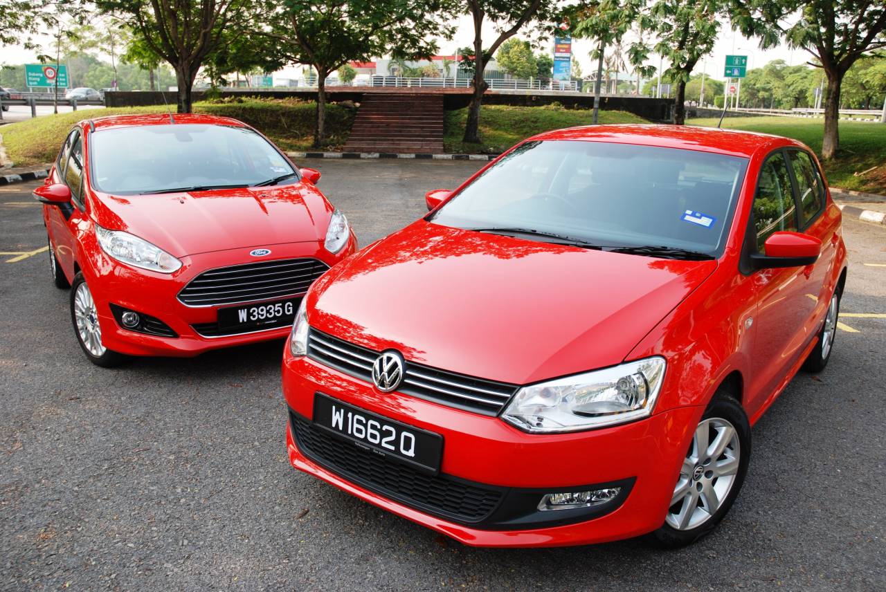 Hot Hatch Twin Test Vw Polo 1 6 Meets Ford Fiesta S Autofreaks Com