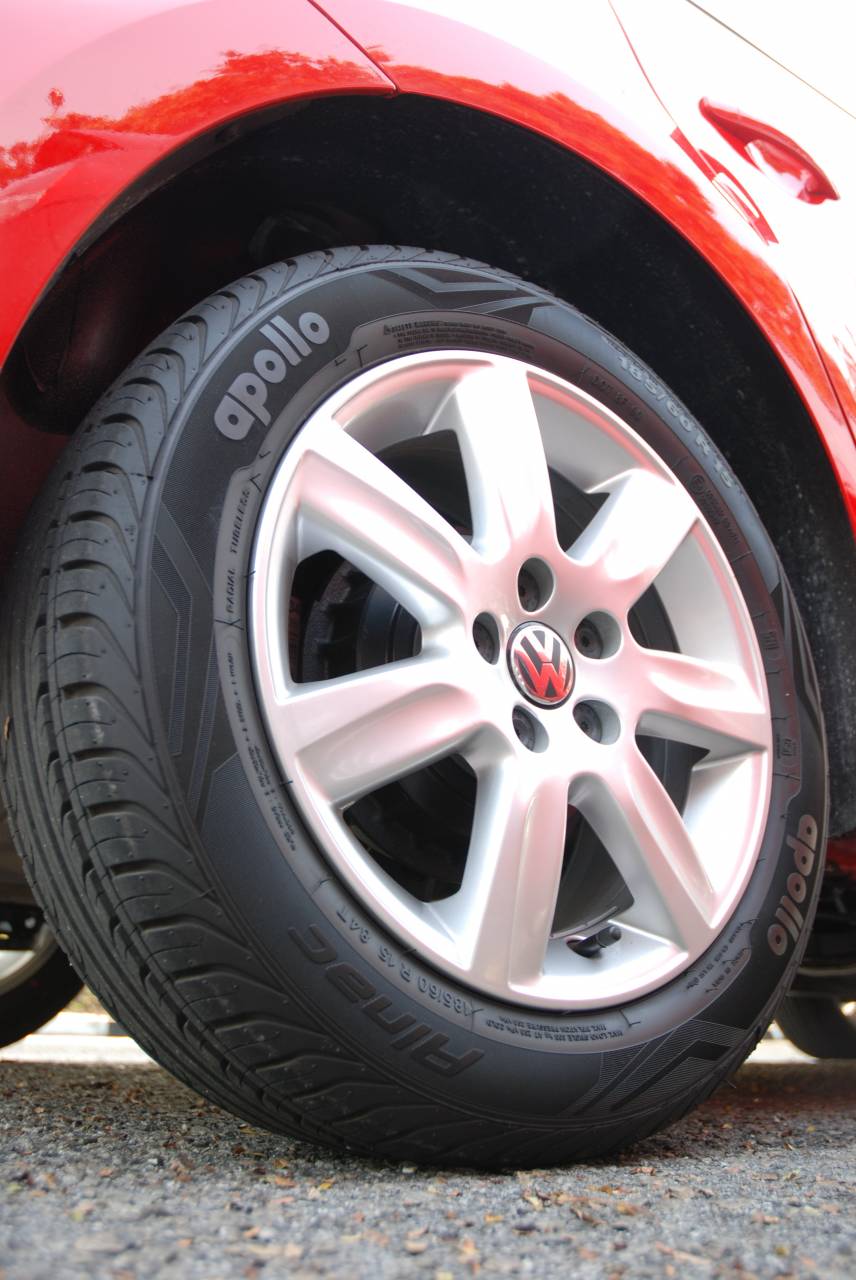 Volkswagen Polo 1.6 hatchback (26)