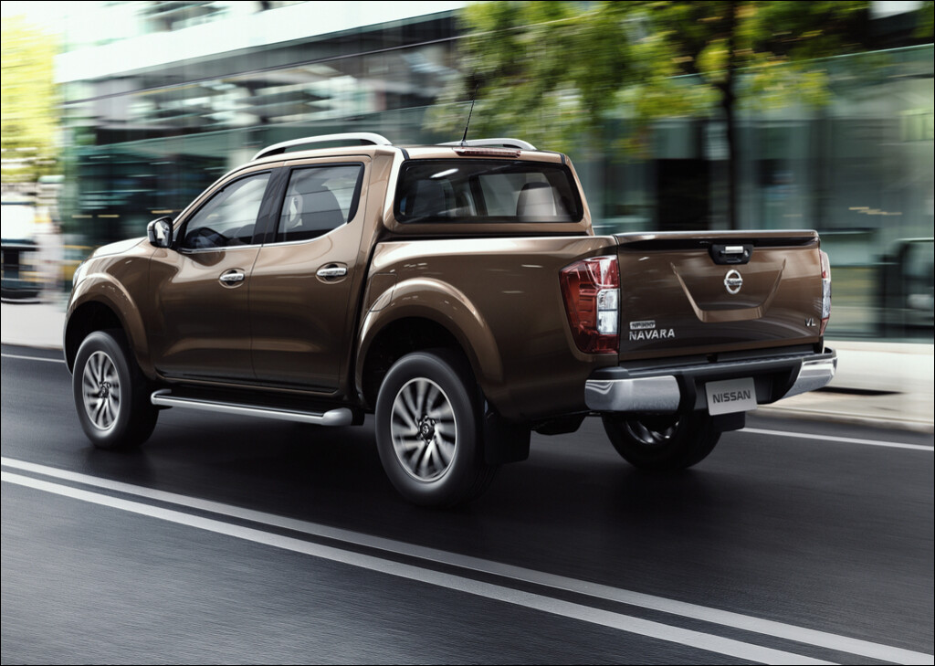 Nissan_NAVARA_NP300-02