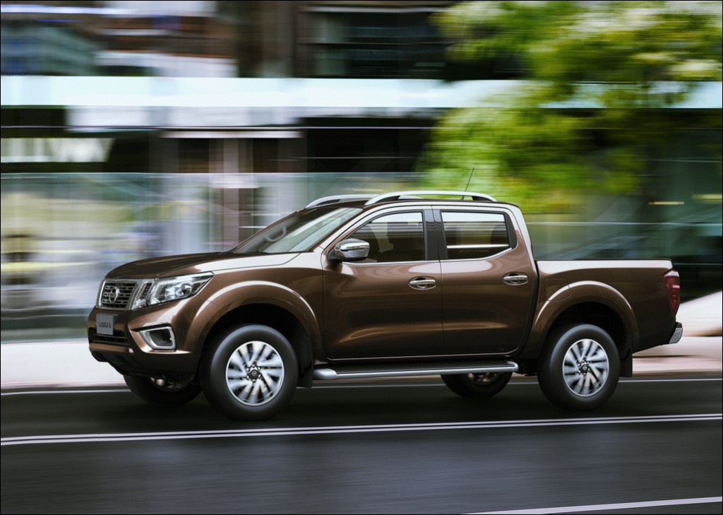 Nissan_NAVARA_NP300-03