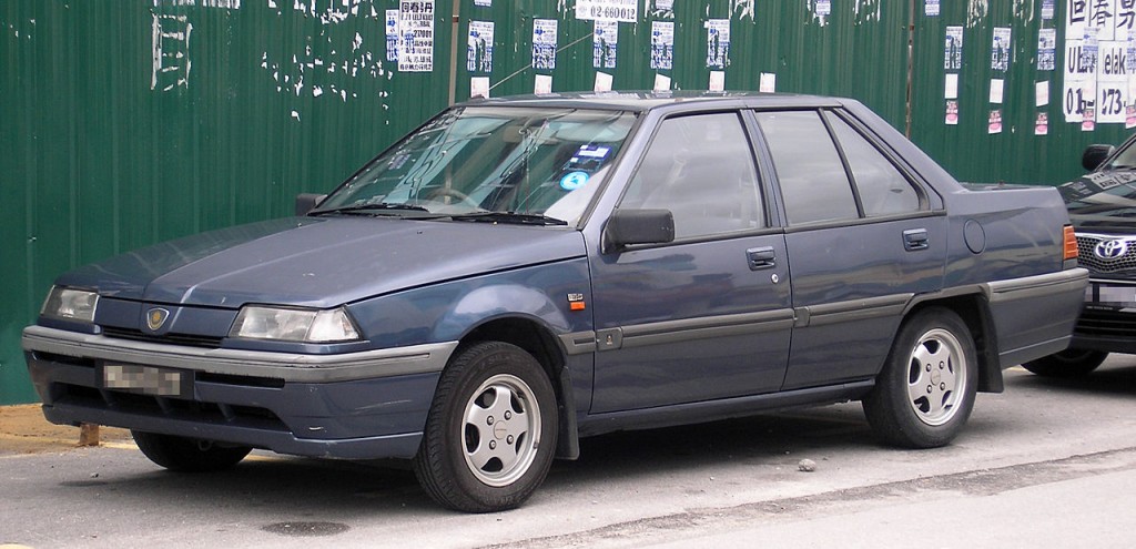 1280px-Proton_Saga_Iswara_(saloon)_(front),_Serdang