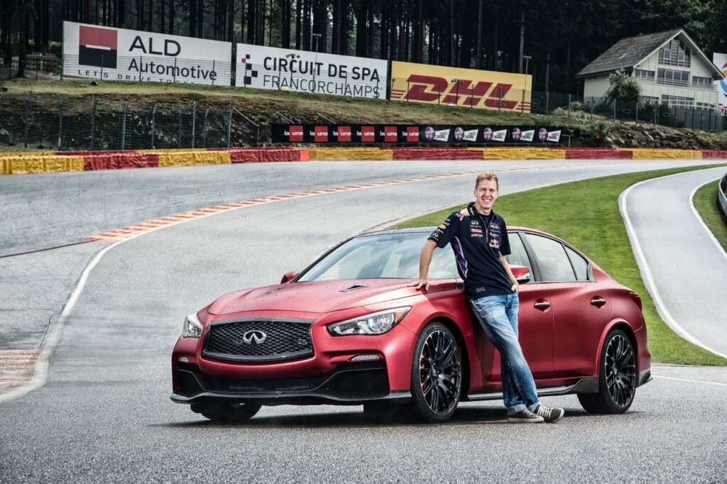 Vettel_Q50EauRouge_hires