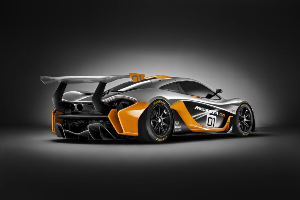 mclarenp1gtrrear3_4