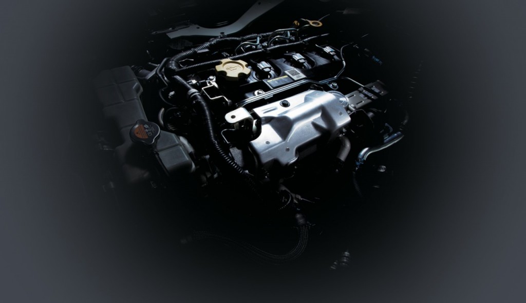 02_NV350 Urvan_2.5L Diesel Direct Injection with Variable Geometry System (VGS) Turbo Intercooler