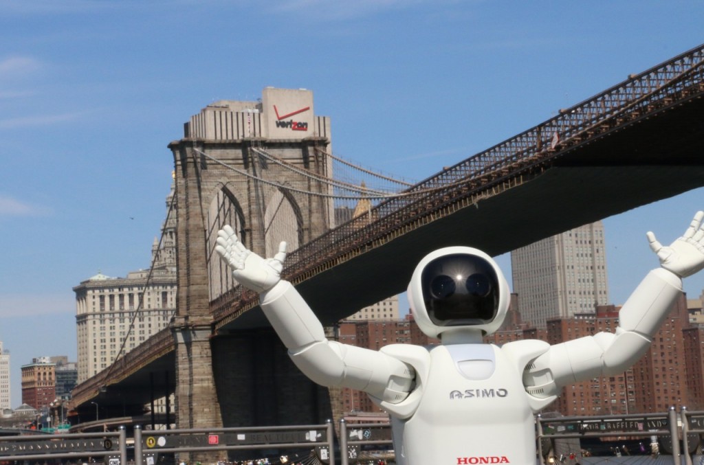 All-New_ASIMO_Takes_A_Stroll_Around_New_York