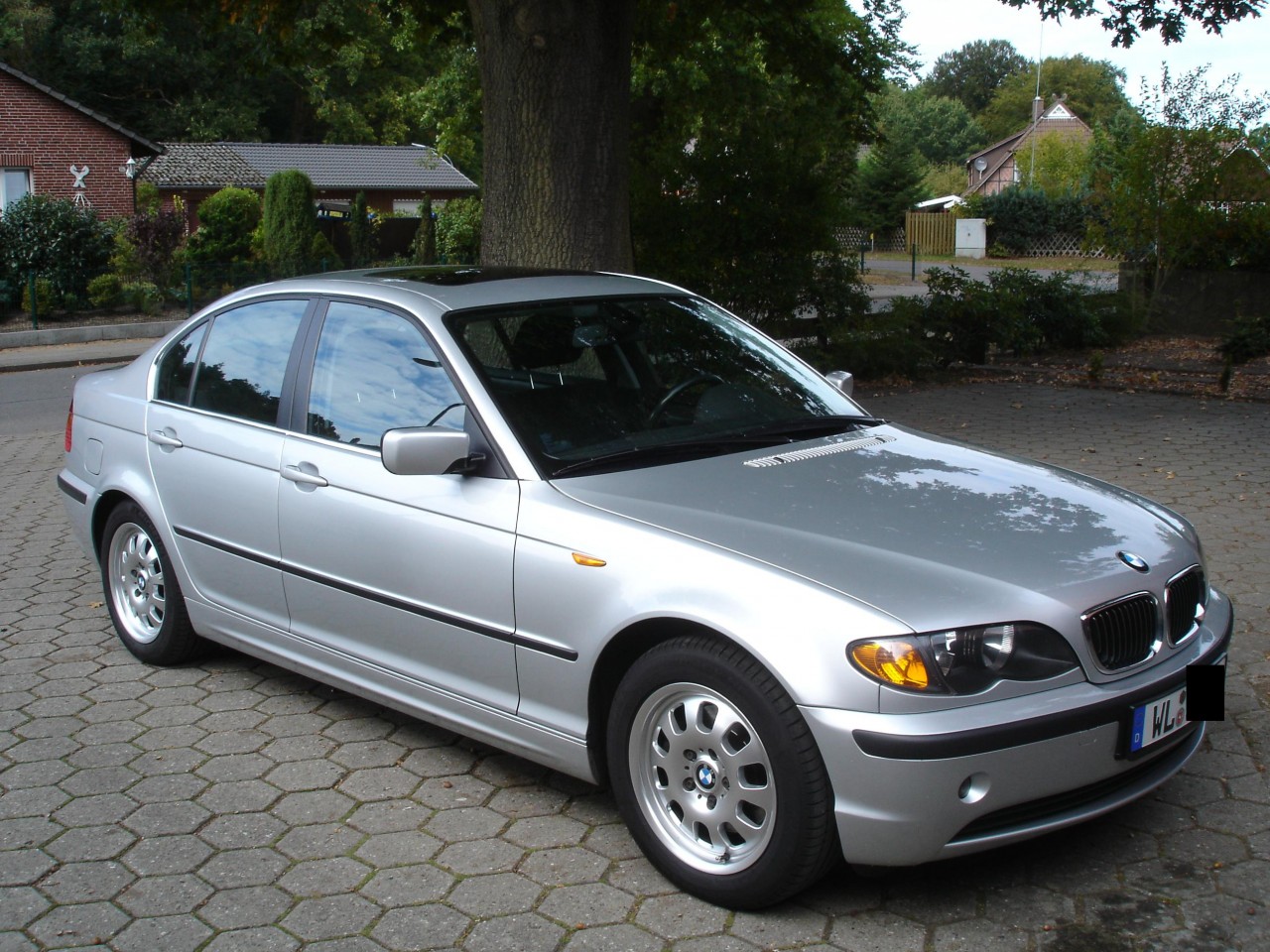 BMW-325i-(E46)-2