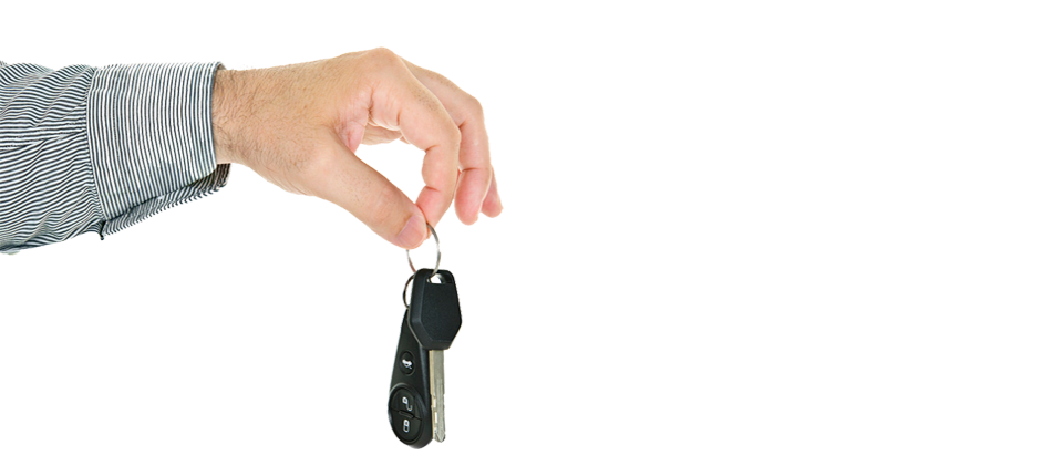hand-holding-car-key2