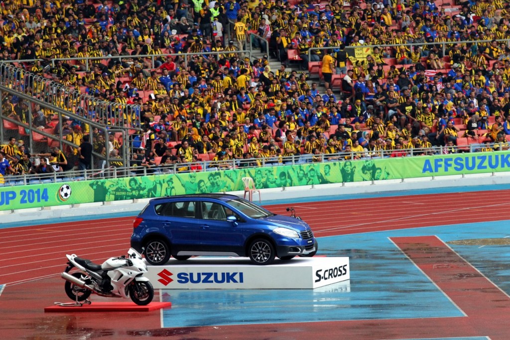 21 Suzuki S-Cross at National Stadium