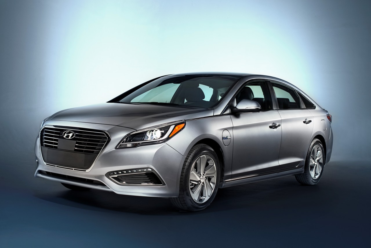 42745_2016_Hyundai_Sonata_Plug_in_Hybrid_Electric_Vehicle_PHEV_Front_3_4