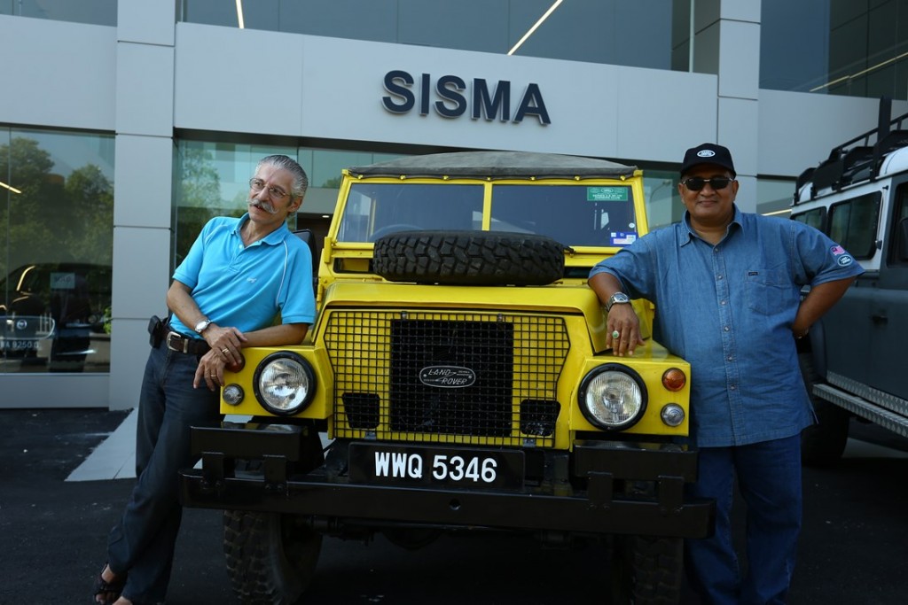 Englishman Howard Randall (left) garnered plenty of attention from fellow Landy De Langkawi participants with his bright yellow 1979 Series 3 lightweight Defender