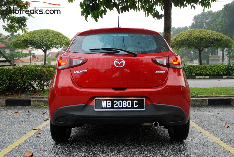 First Impression Mazda 2 Demio Skyactiv Diesel Video Autofreaks Com