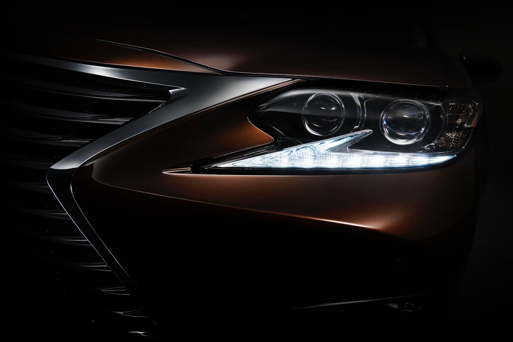 2015_Shanghai_Auto_Show_Lexus_ES_Teaser