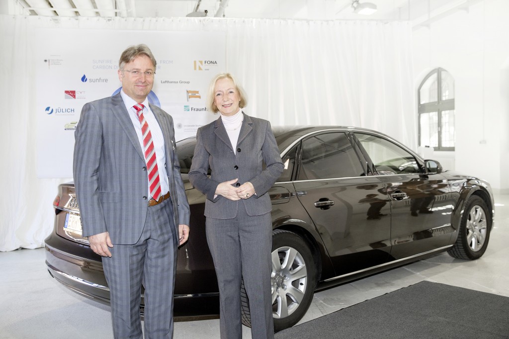 Minister of Research, Prof. Dr. Johanna Wanka, and Reiner Mangold, Head of Sustainable Product Development at AUDI AG, refueled the Minister’s official car - a Audi A8 3.0 TDI clean diesel quattro - with the first five liters of Audi e-diesel.