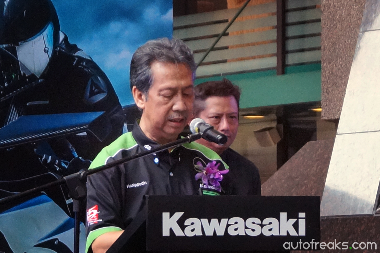 Kawasaki_H2_H2R_Handover_Ceremony (1)