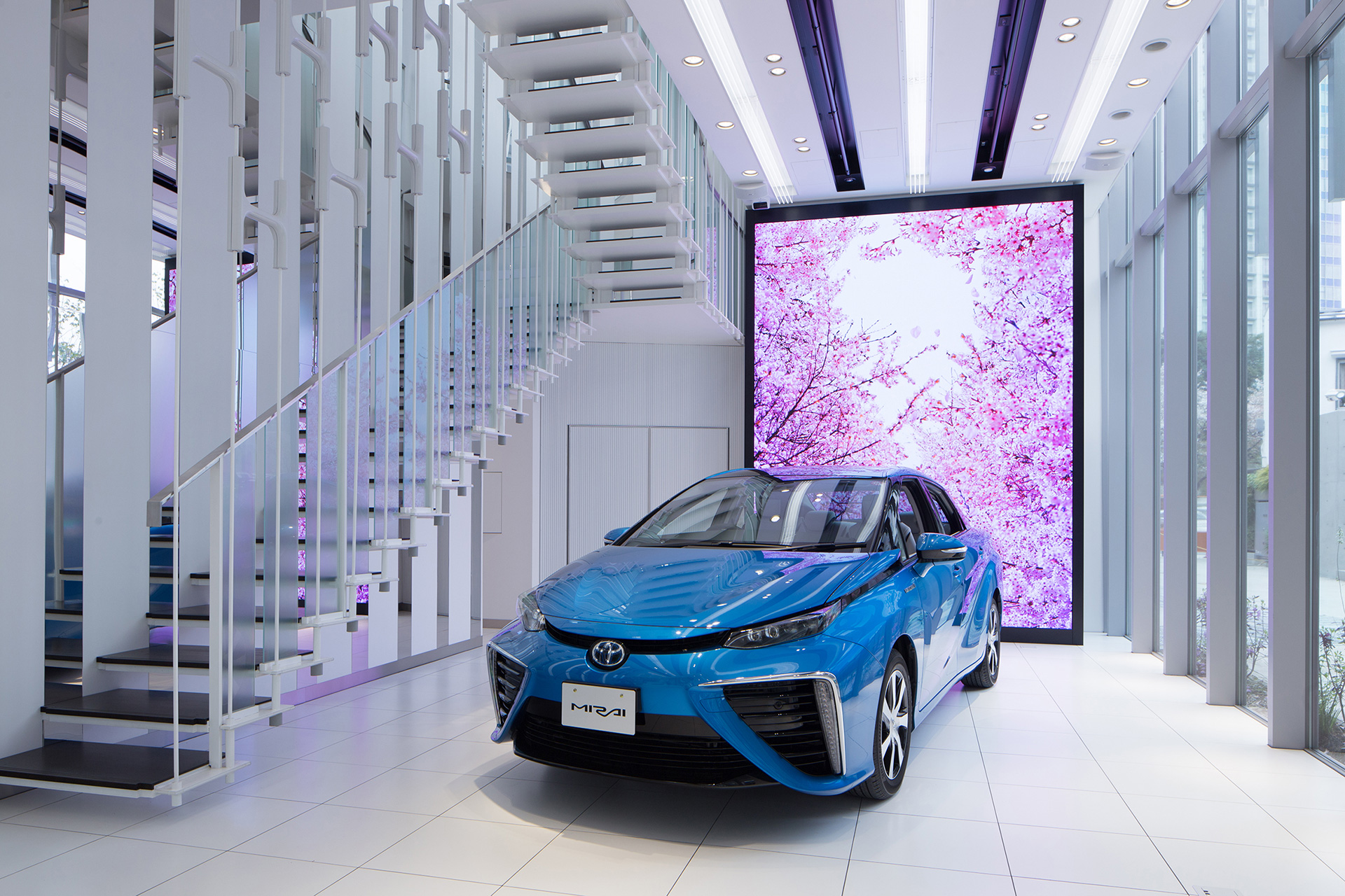 TOYOTA_Mirai_Showroom_Tokyo-3