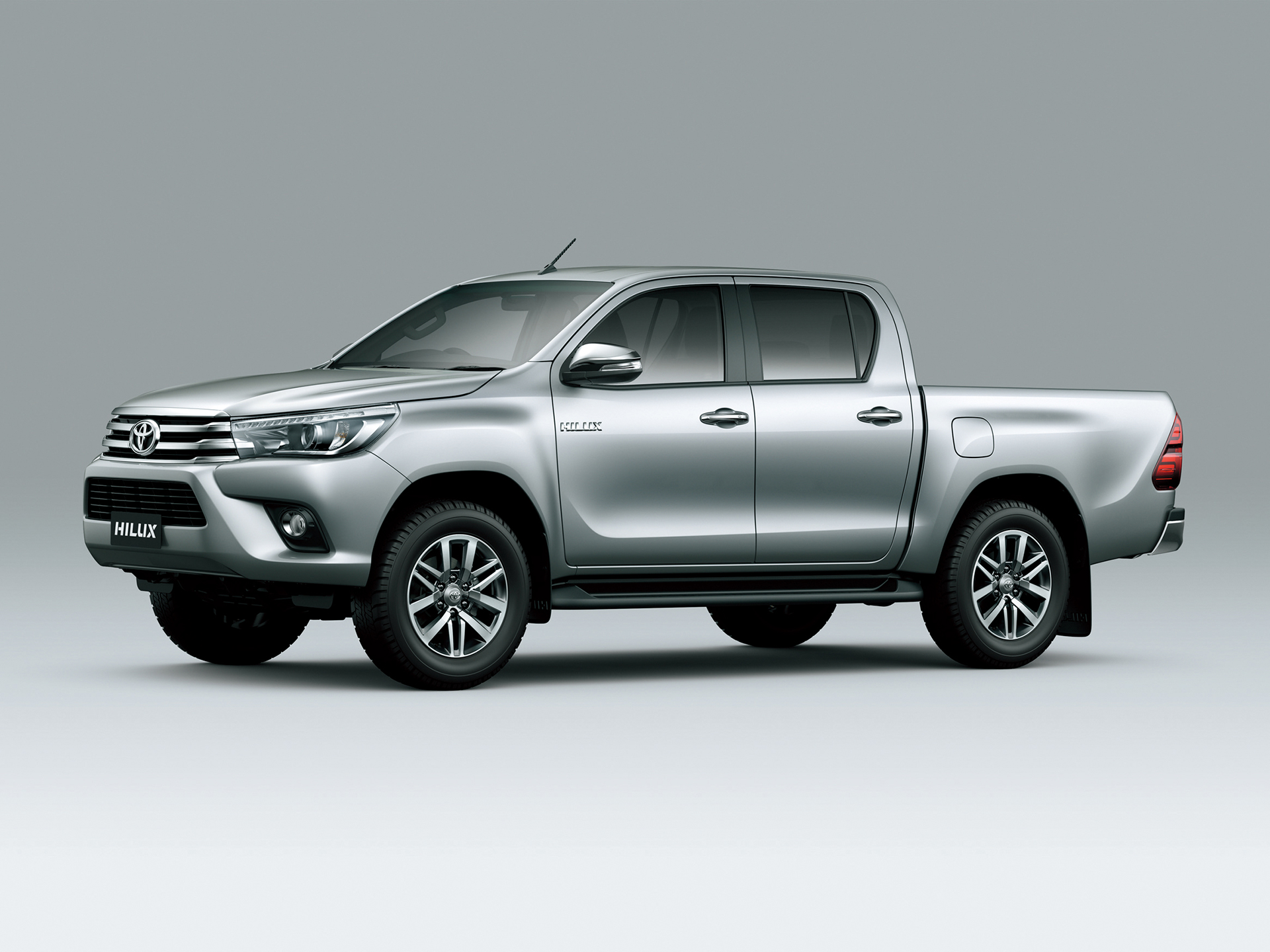 2015 Toyota Hilux (7)