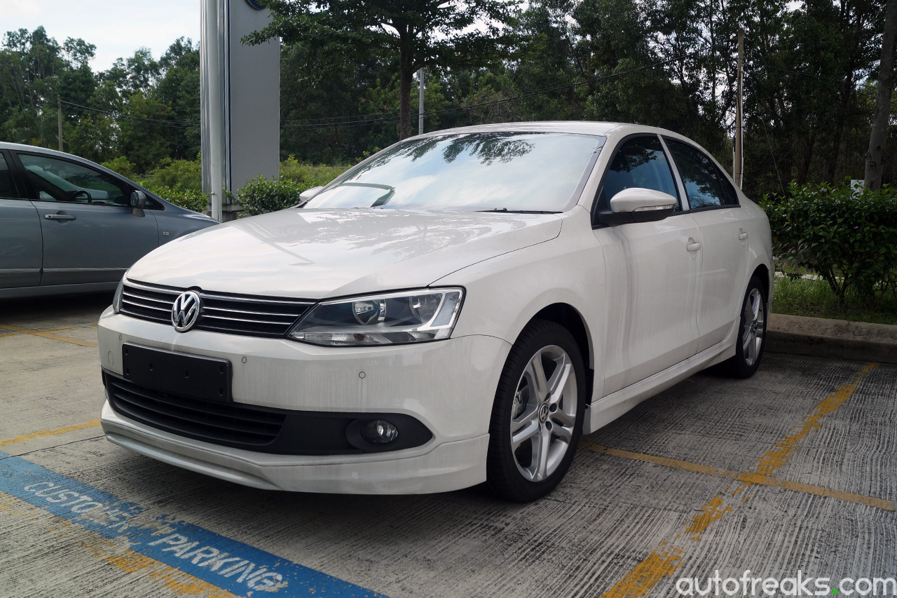 2015_VW_Volkswagen_Jetta_Limited_edition (1)