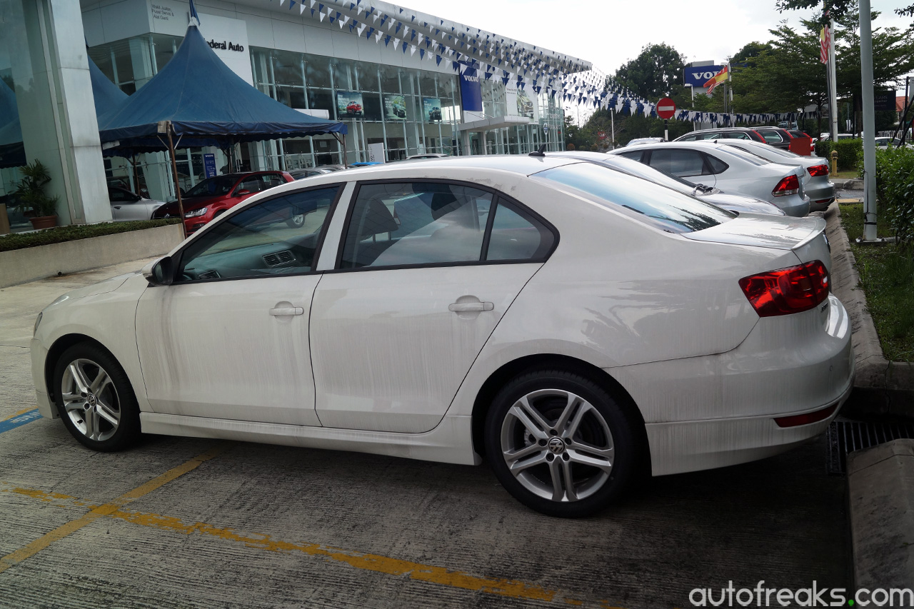 2015_VW_Volkswagen_Jetta_Limited_edition (6)