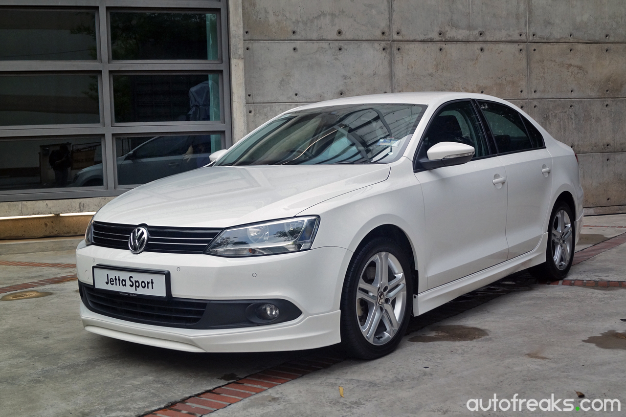 2015_Volkswagen_VW_Jetta_Limited_Edition (1)