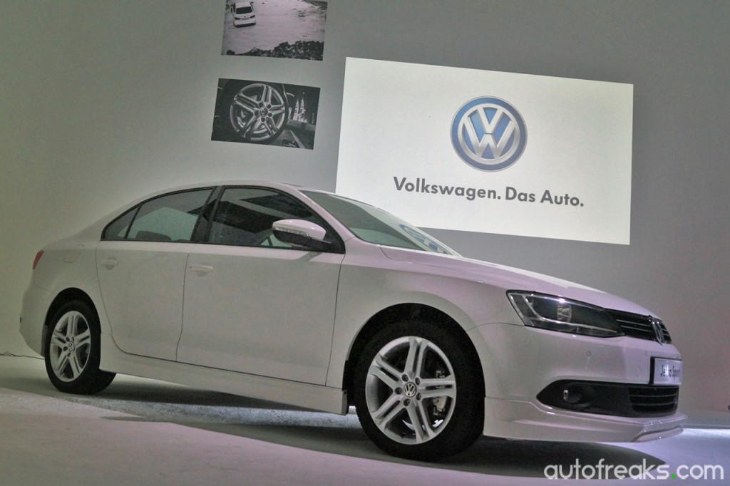 2015_Volkswagen_VW_Jetta_Limited_Edition (14)