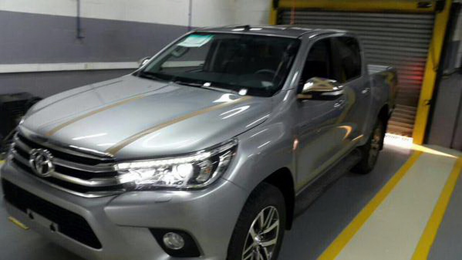 2016-Toyota-Hilux-1