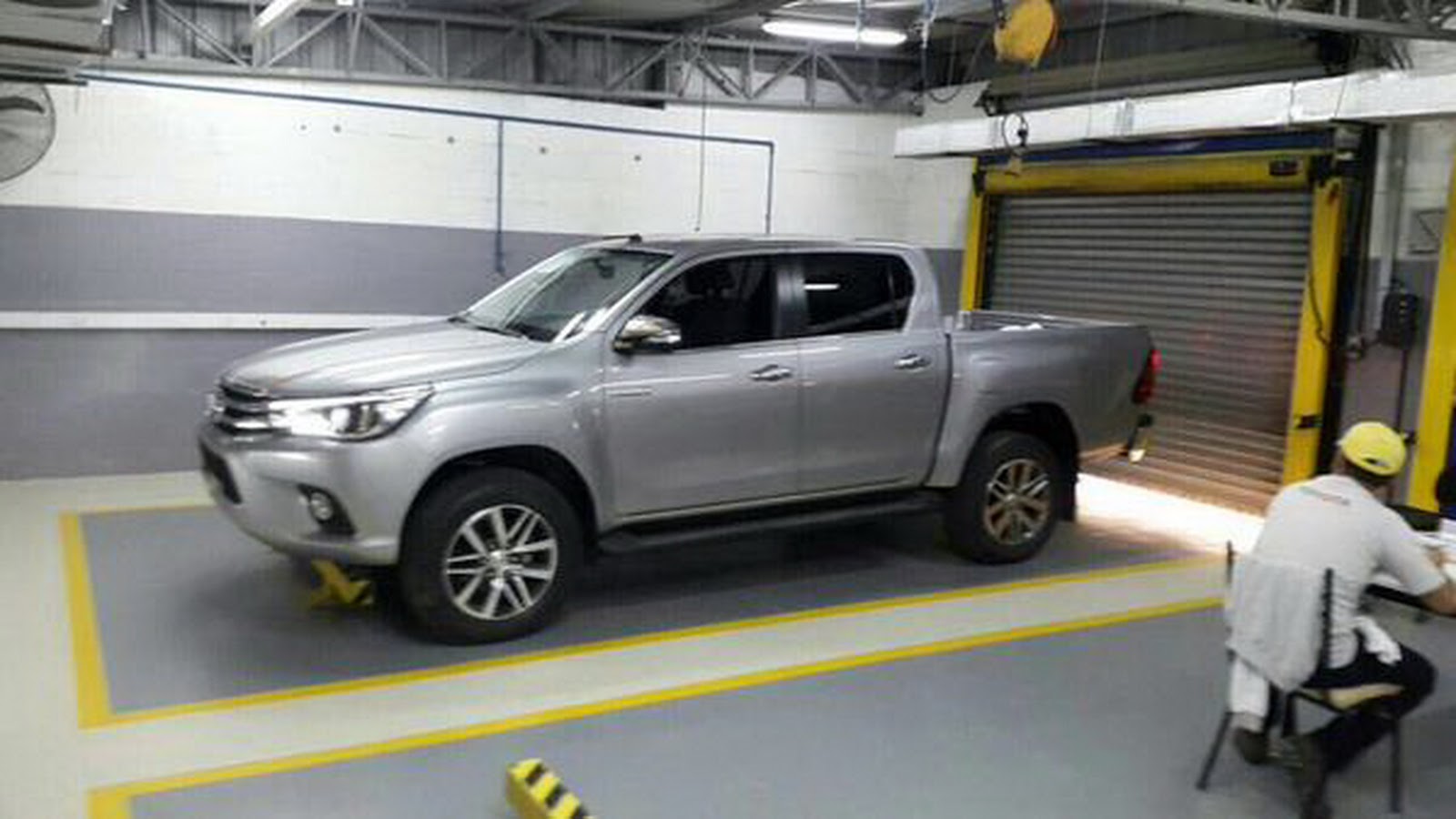 2016-Toyota-Hilux-3