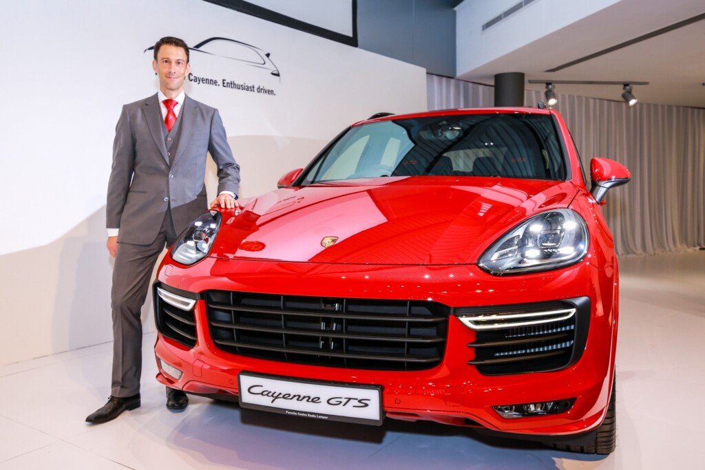 Arnt Bayer, CEO SDAP with new Cayenne GTS