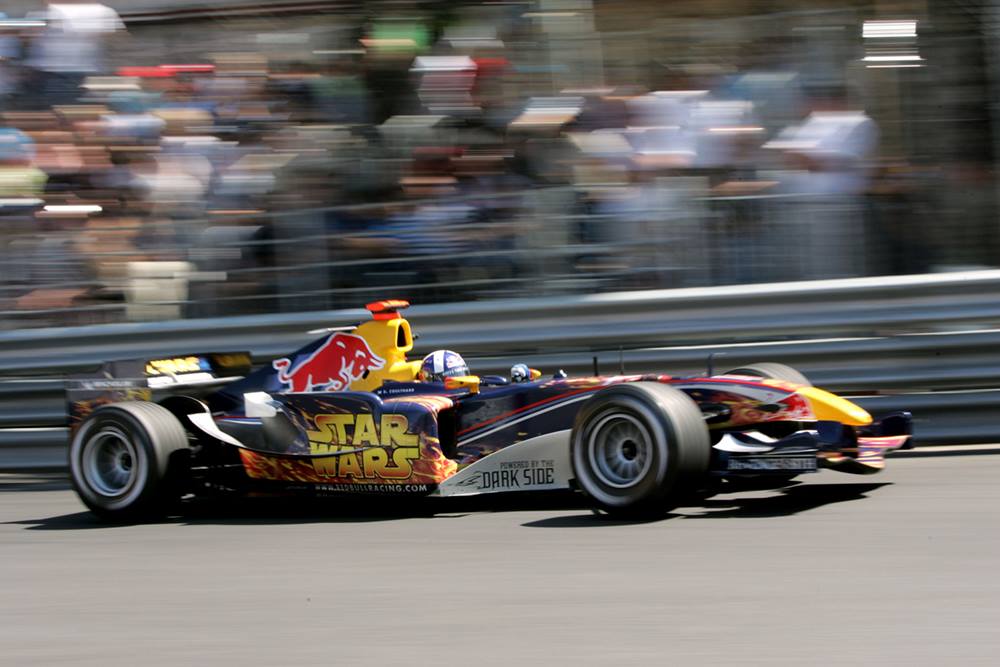 Infinity_Red_Bull_Racing_StarwarsDay-01