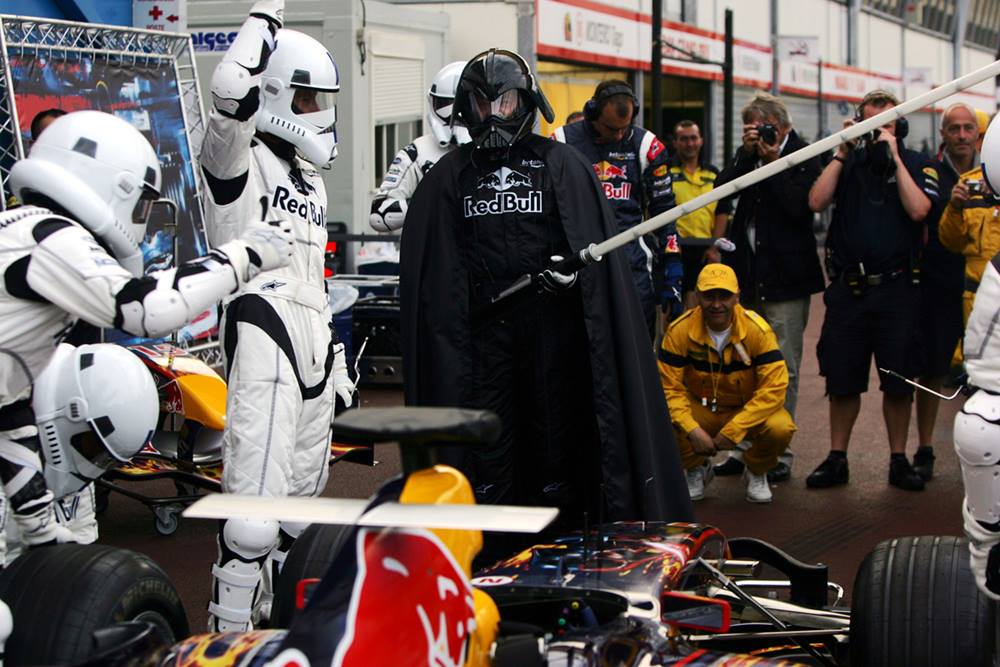 Infinity_Red_Bull_Racing_StarwarsDay-02