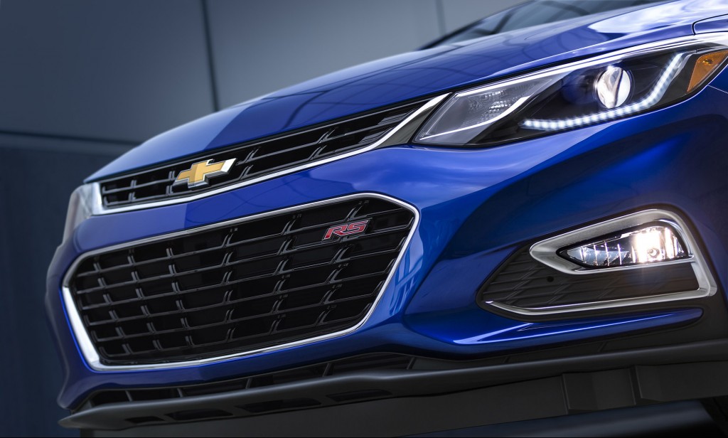 The Cruze headlamps sweep back into the front fenders and an expressive, stacked dual-port grille design offers upscale attention to detail. LT and Premier models feature premium forward lighting systems, including projector-beam headlamps and LED signature daytime running lamps.