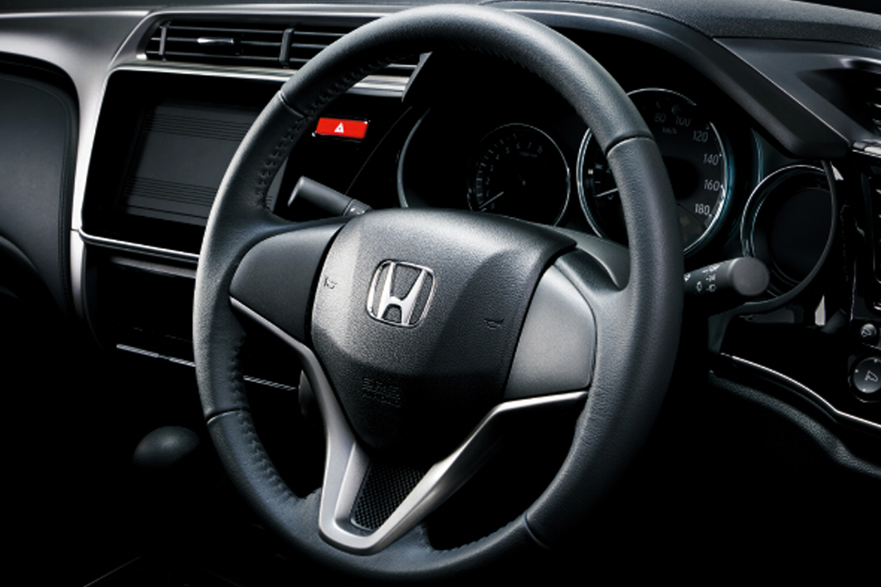 Honda_Grace_LX_Leather_Steering_Wheel
