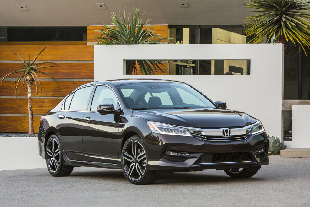 2016 Honda Accord US (3)