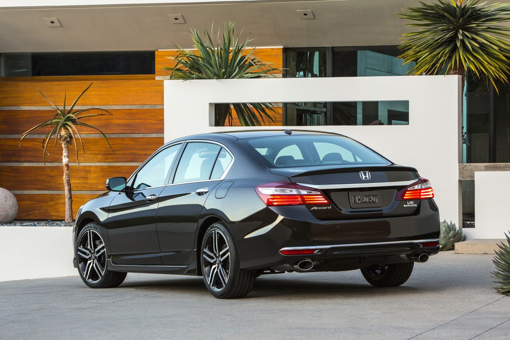 2016 Honda Accord US (4)