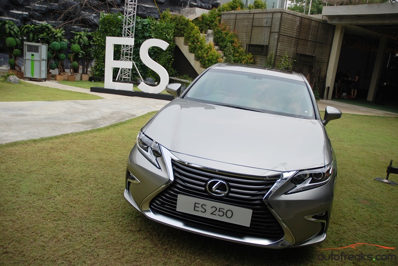 2015 Lexus ES - 23