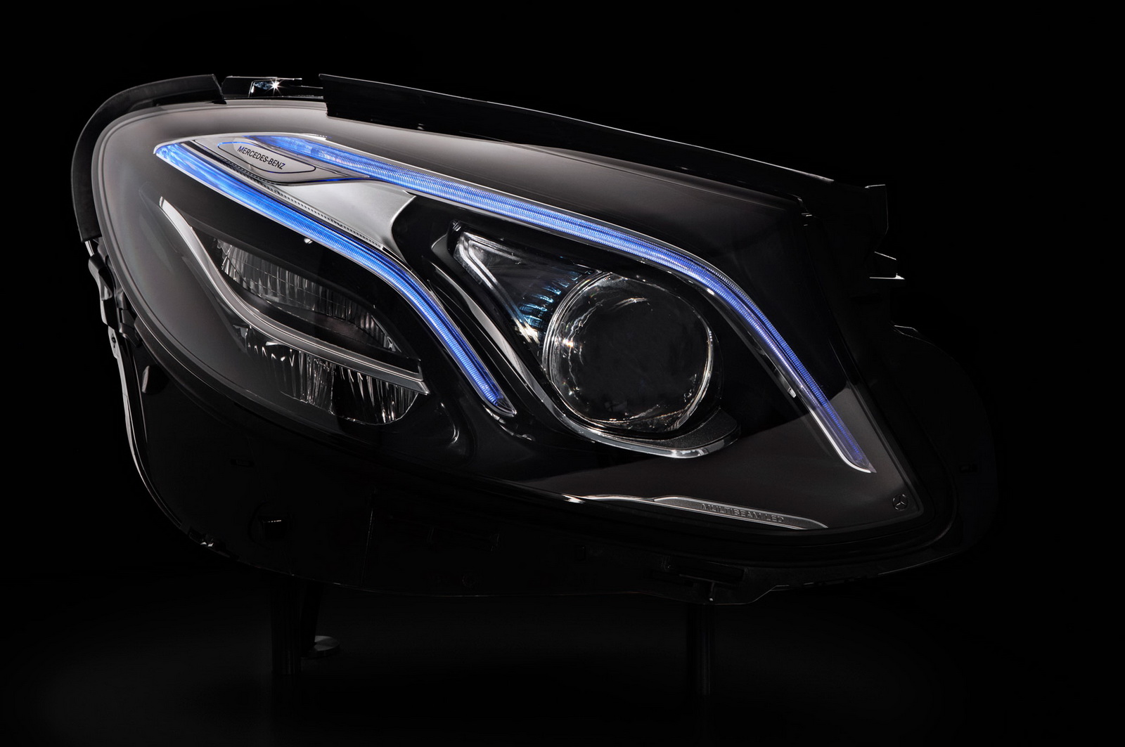 2016_Mercedes-Benz_W213_E-Class_Headlight