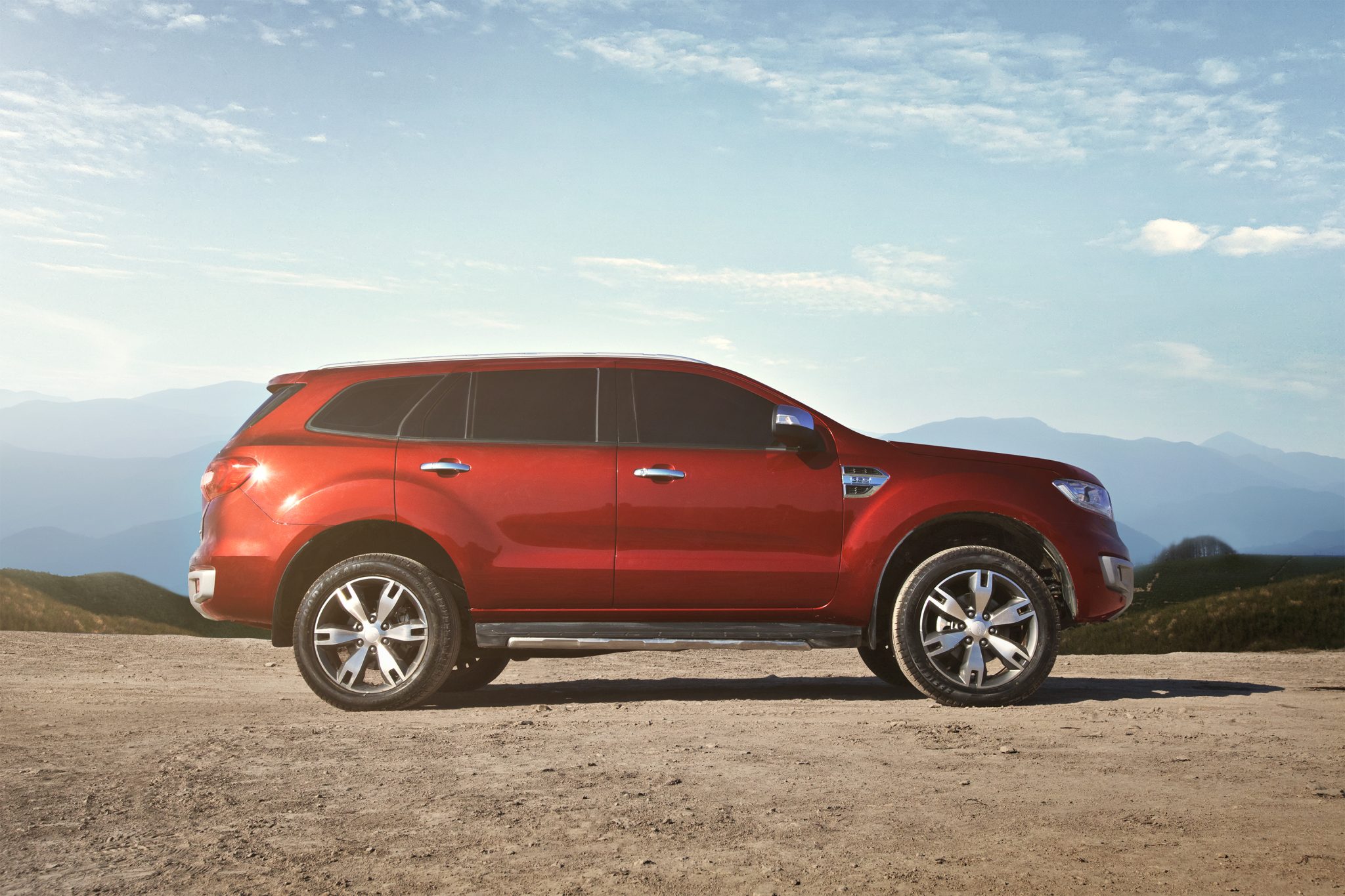 New Ford Everest-Side