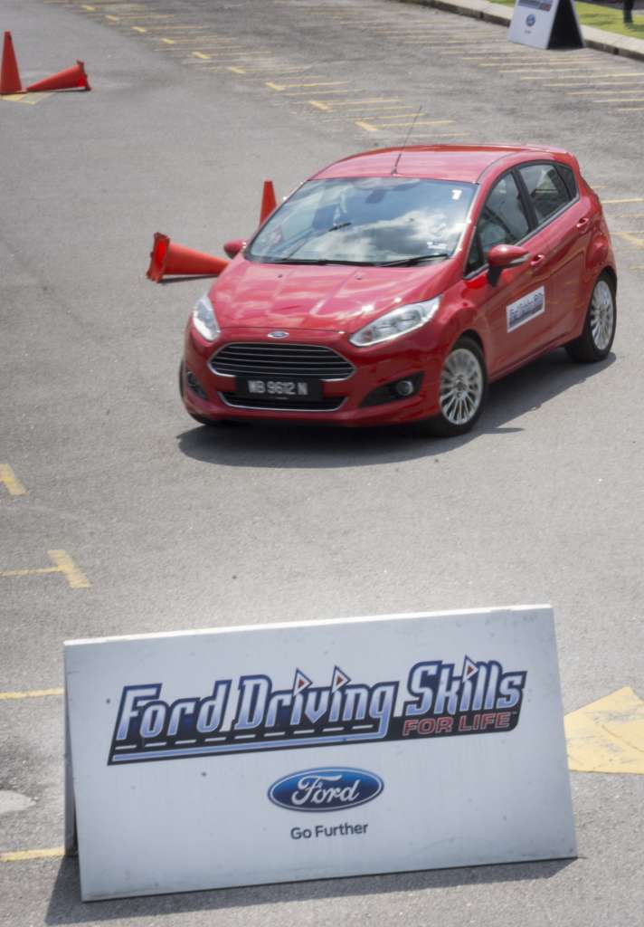 Photo 2 - Ford DSFL