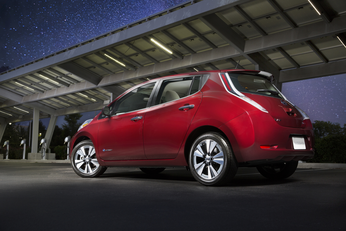 For the 2016 model year, LEAF adds a number of significant enhancements – beginning with a new 30 kWh battery for LEAF SV and LEAF SL models that delivers an EPA-estimated driving range of 107 miles* on a fully charged battery. The range of a LEAF S model is 84 miles, giving buyers a choice in affordability and range.