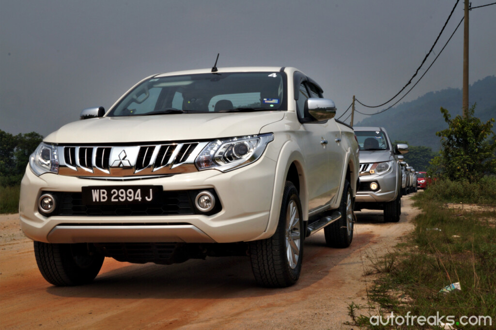 Mitsubishi_Triton_Media_Drive_2015 (6)