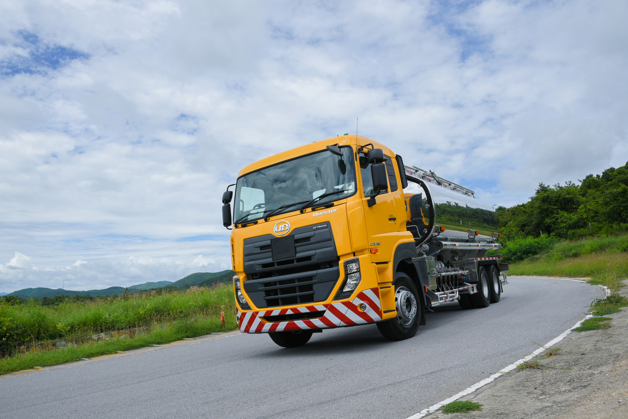 UD Trucks - Quester 02