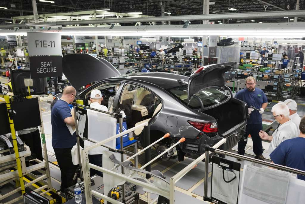 Lexus begins production in the US (29)