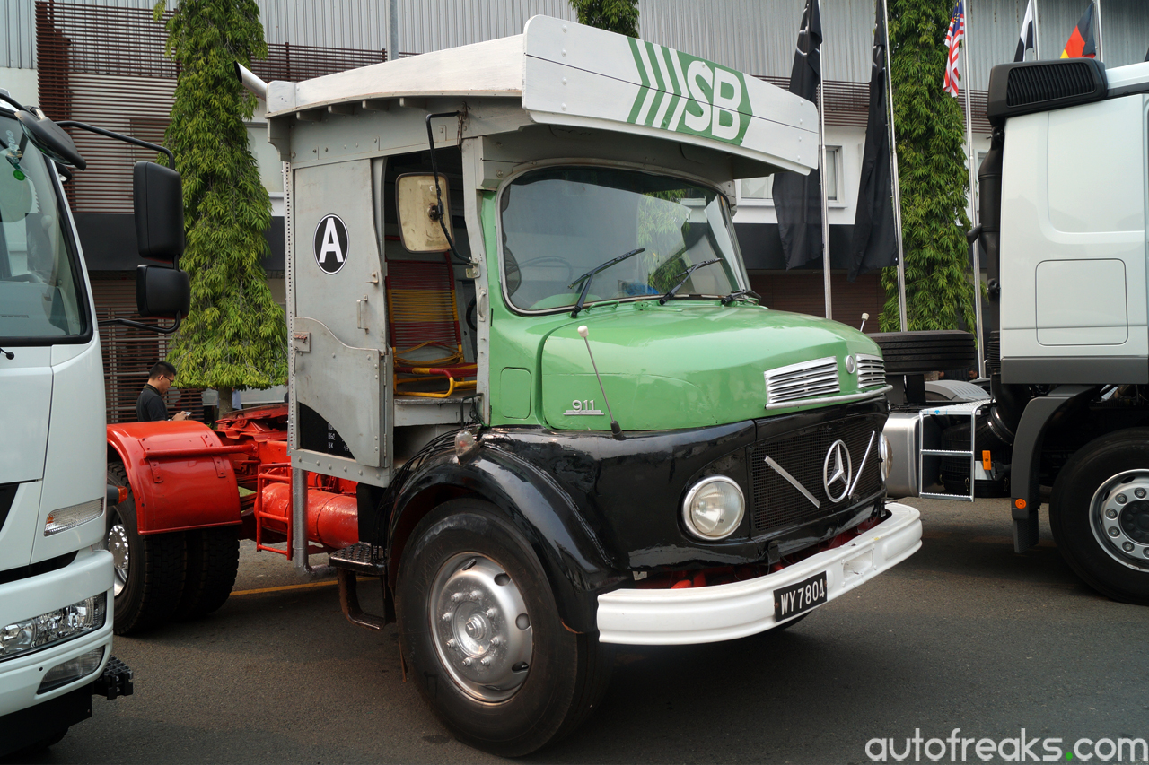 Mercedes-Benz_Malaysia_Commercial_vehicle_milestone (2)