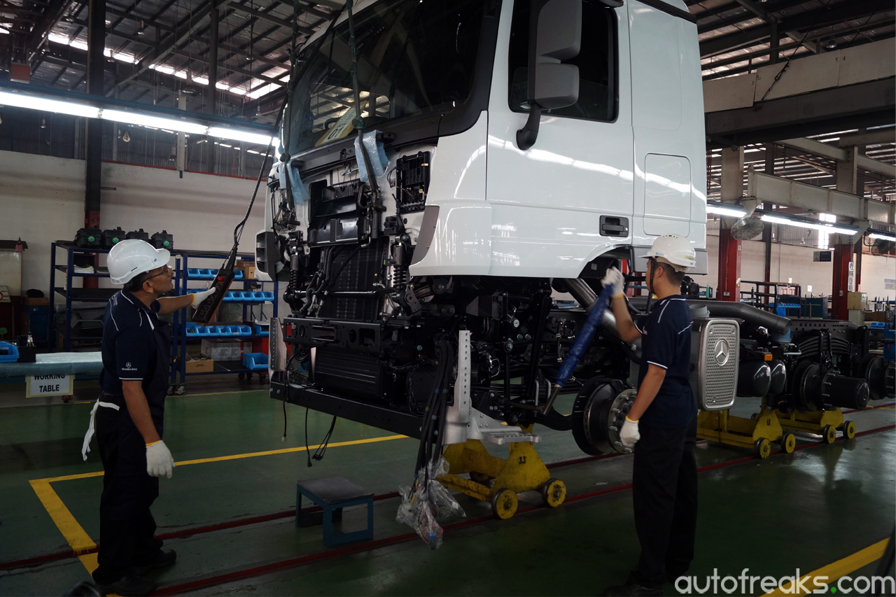 Mercedes-Benz_Malaysia_Commercial_vehicle_milestone (5)