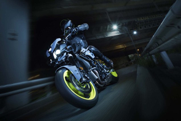 2016-Yamaha-MT-10-12