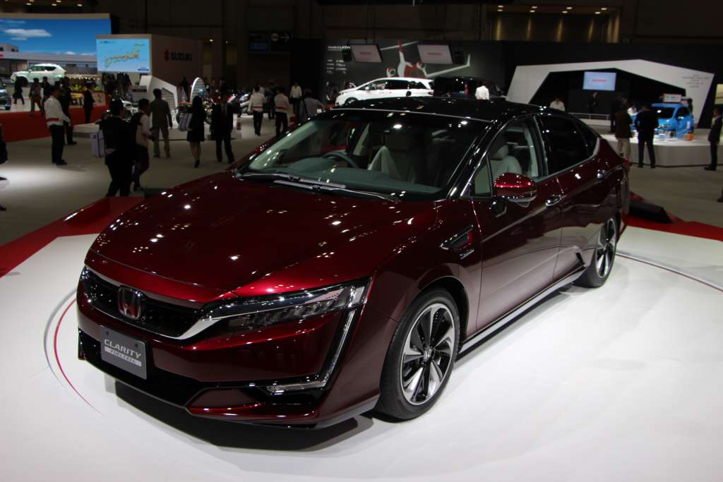 Honda Clarity Fuel Cell Sedan Enters Japanese Market 