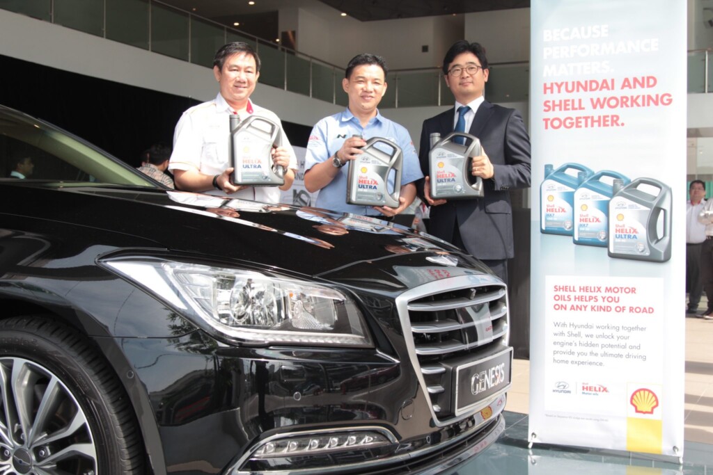 L to R - Mr Leslie Ng, Mr Lau Yit Mun and Mr Ahn Joon Moo with the newly launched Shell-Hyundai Engine Oils