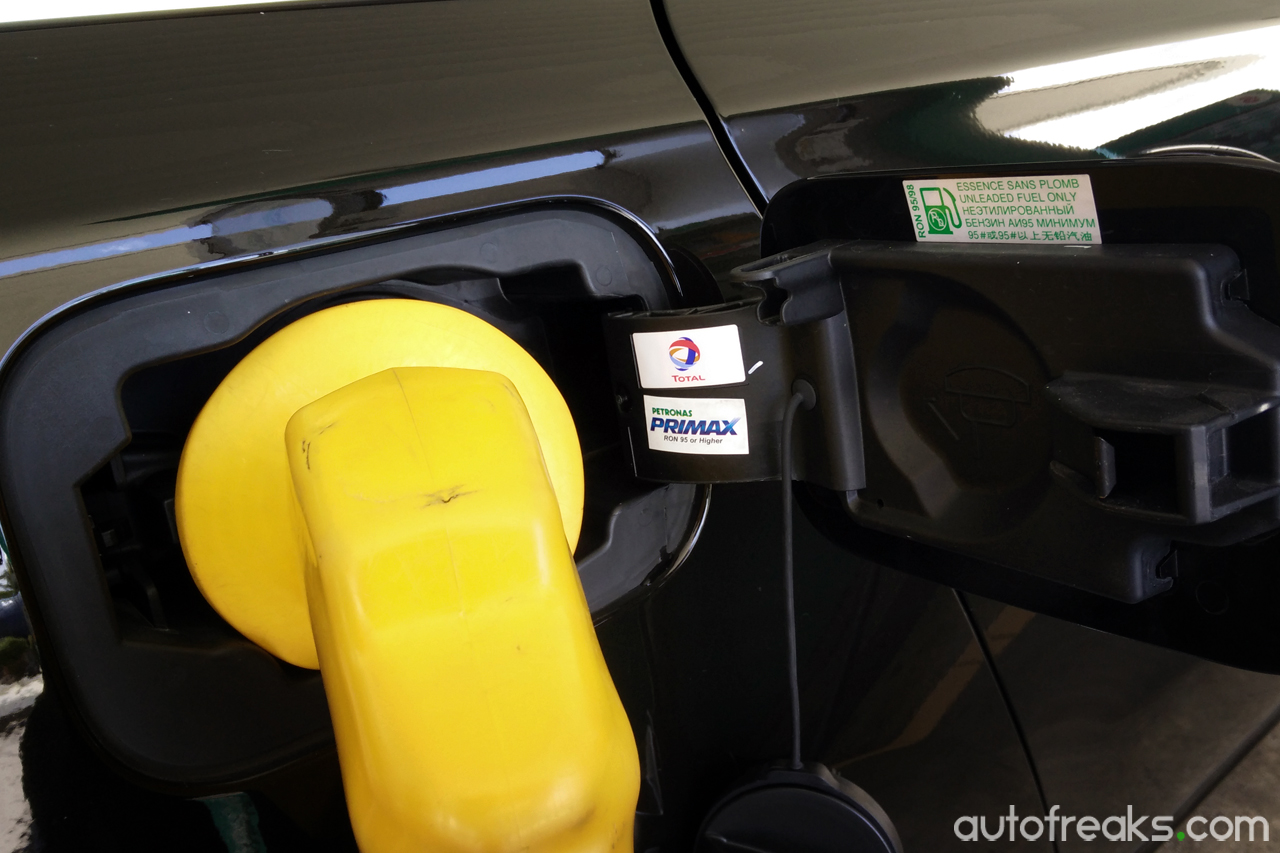 Petronas_Petrol_Pump_2