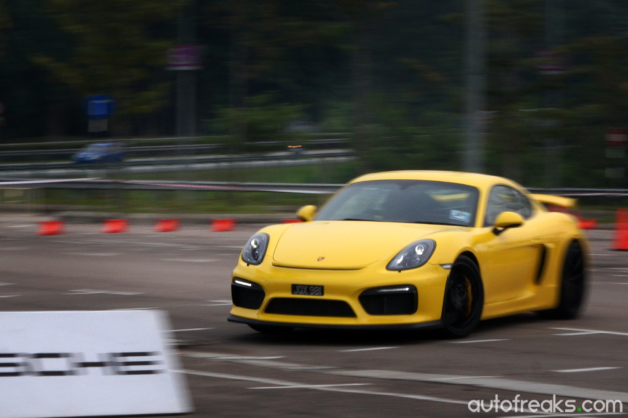 Porsche_cayman_GT4 (1)