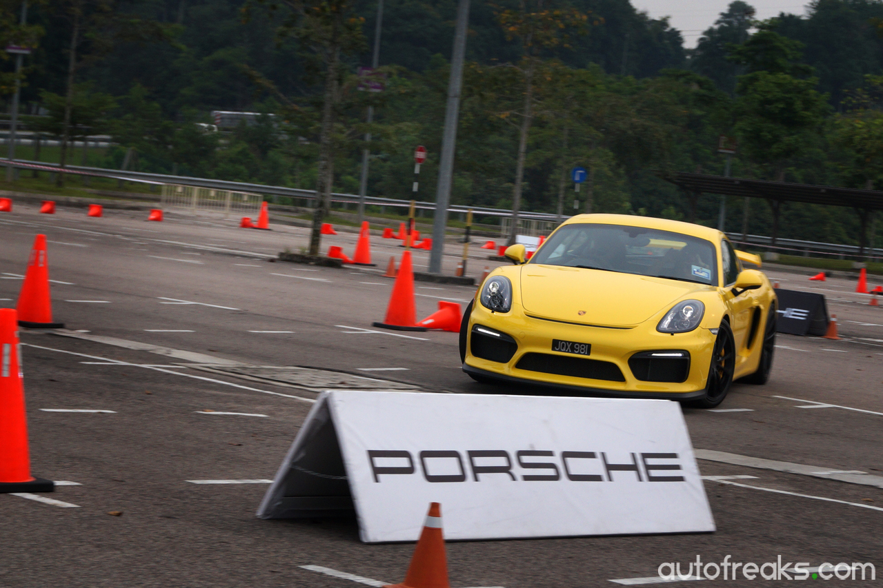 Porsche_cayman_GT4 (2)